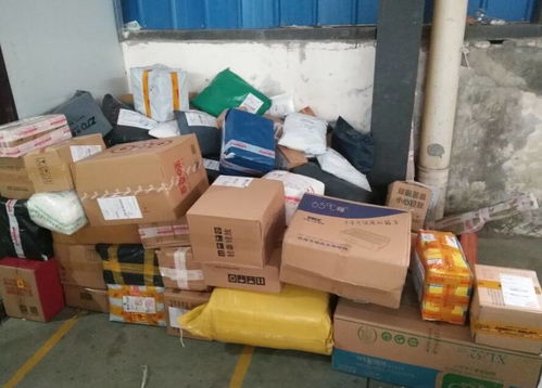 雙十一后威遠快遞倉庫 日用品堆成山的震撼景象